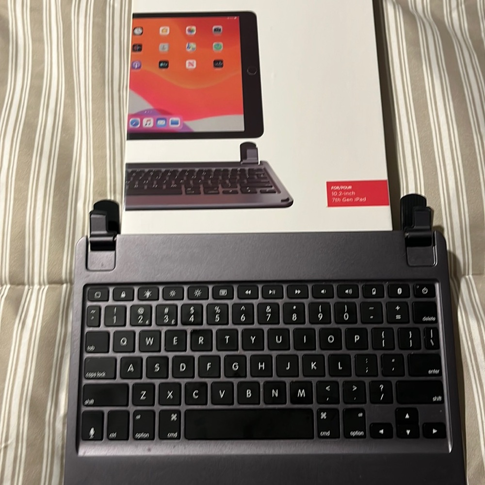 Slimline Protective Case (7th generation) / Wireless Keybrd for 10.2 Inch IPad